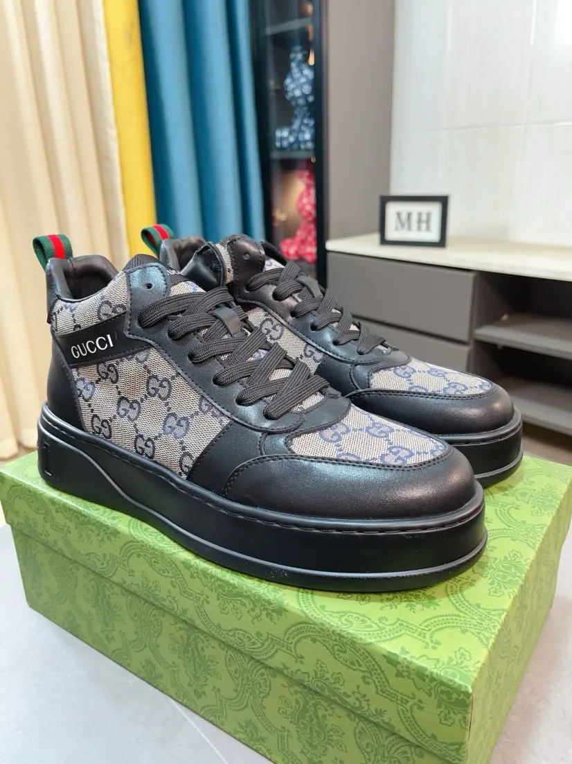 Factory price 438🌹🌹GUCCI [Gucci] New high-top men's shoes, a high-end brand, the latest fashionable casual men's shoes, trendy and versatile, relaxed and sporty style, uppers imported from Italy, first-layer cowhide, genuine leather lining, and ultra-fine workmanship. Original personalized fashionable rubber wear-resistant outsole, light and comfortable on the foot, size 38-44